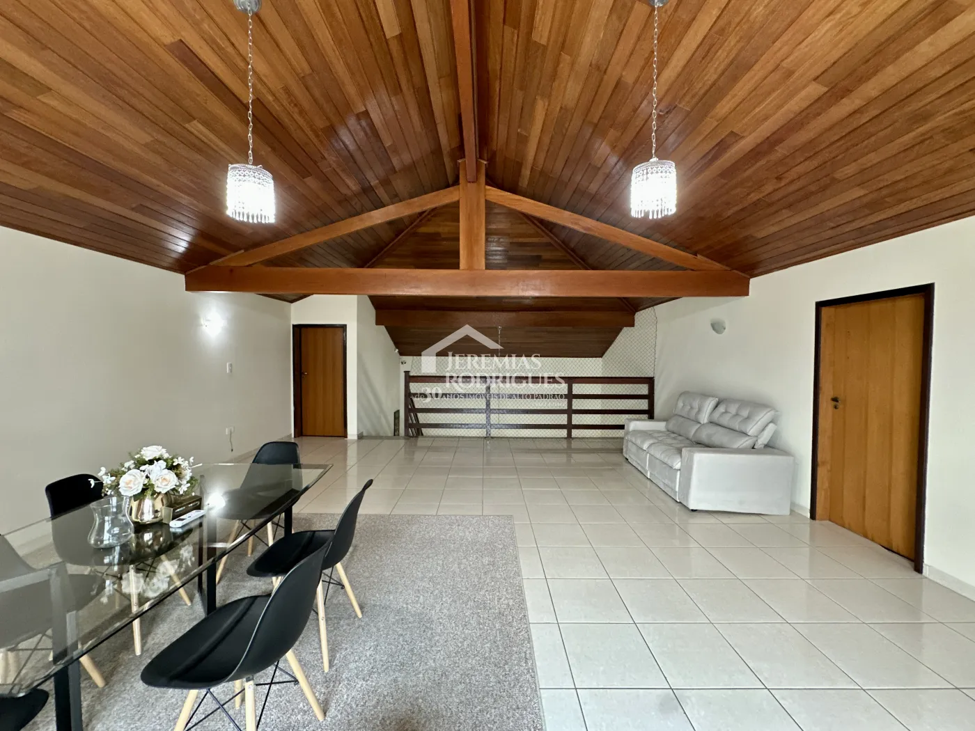 Casa comercial com 320 m² - Chácara Guizard - Taubaté/SP.