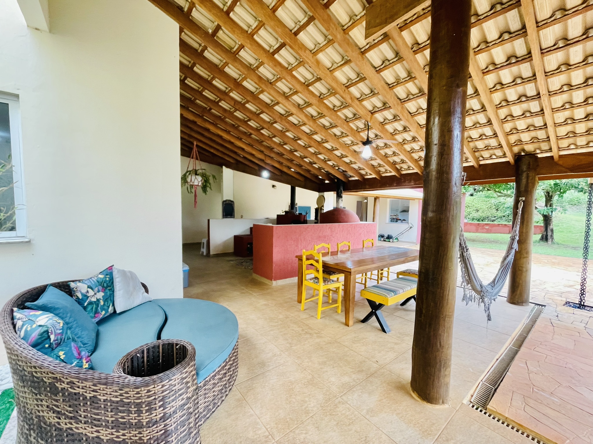 Casa à venda com 4 dormitórios no Condomínio São Félix do Cataguá em Taubaté/SP.