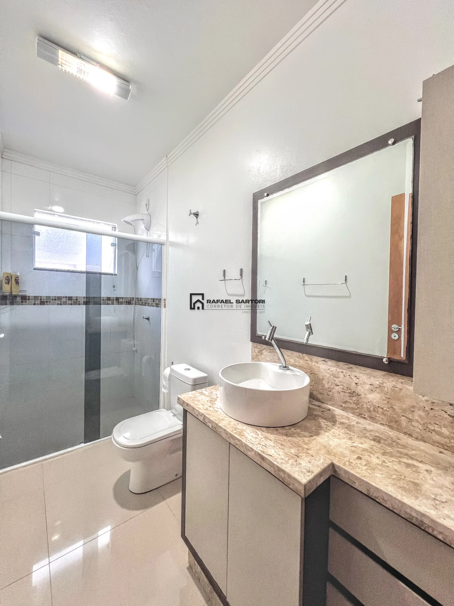 CASA COM 04 SUITES NO AMIZADE