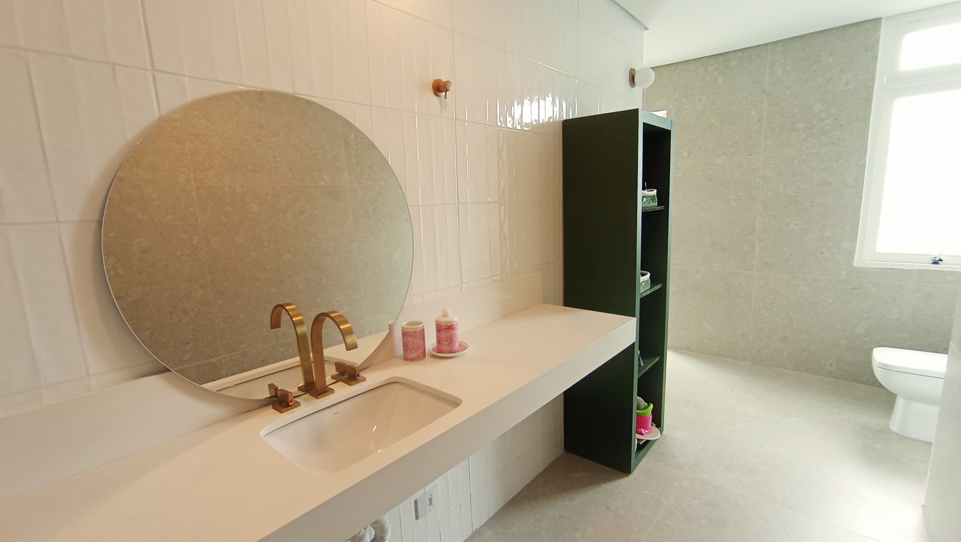 Casa à venda com 3 dormitórios no Condomínio Portal do Sol em Tremembé/SP.