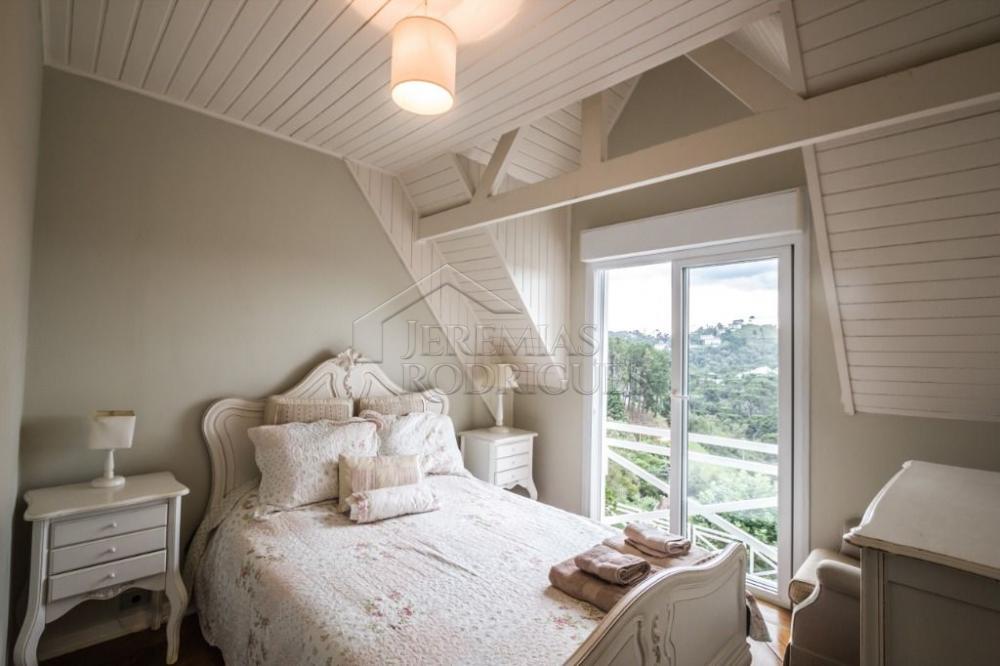 Casa à venda com 7 dormitórios no bairro Recanto das Araucárias em Campos do Jordão/SP.