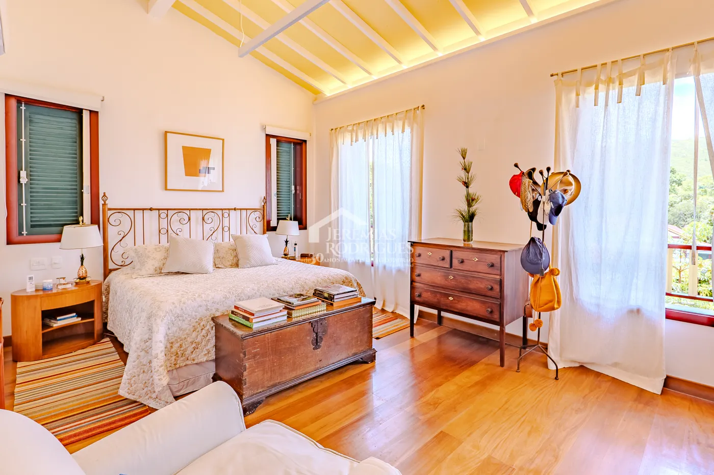 Fazenda à venda com 3.389.000,00 m² em Piraí/RJ.