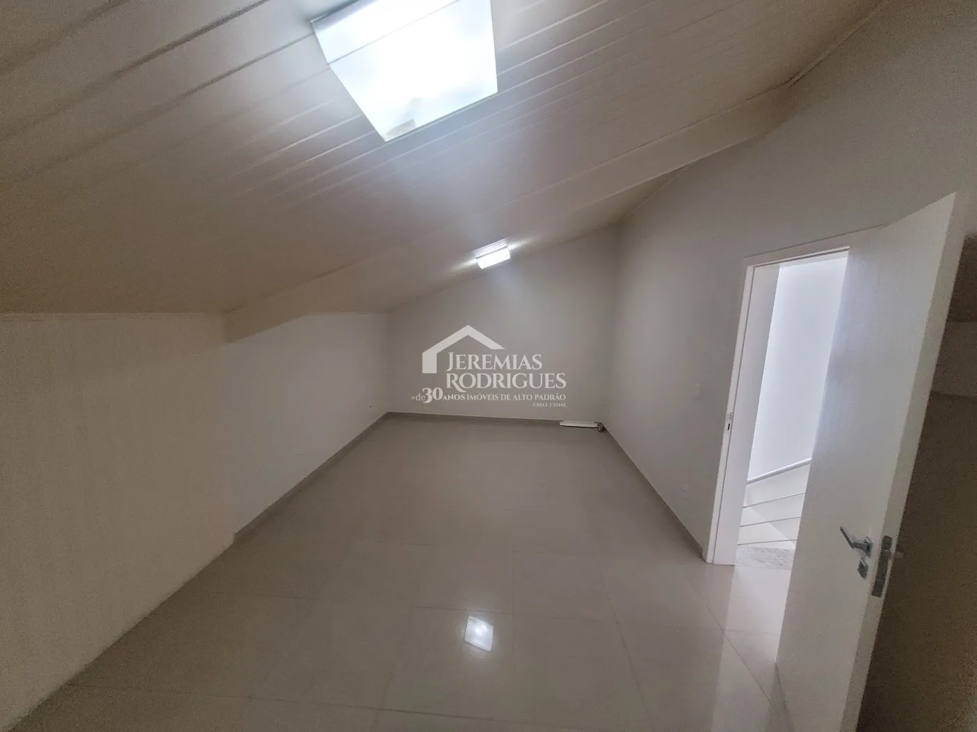 Casa para venda e locação com 3 dormitórios no Condomínio Campos do Conde I em Tremembé/SP