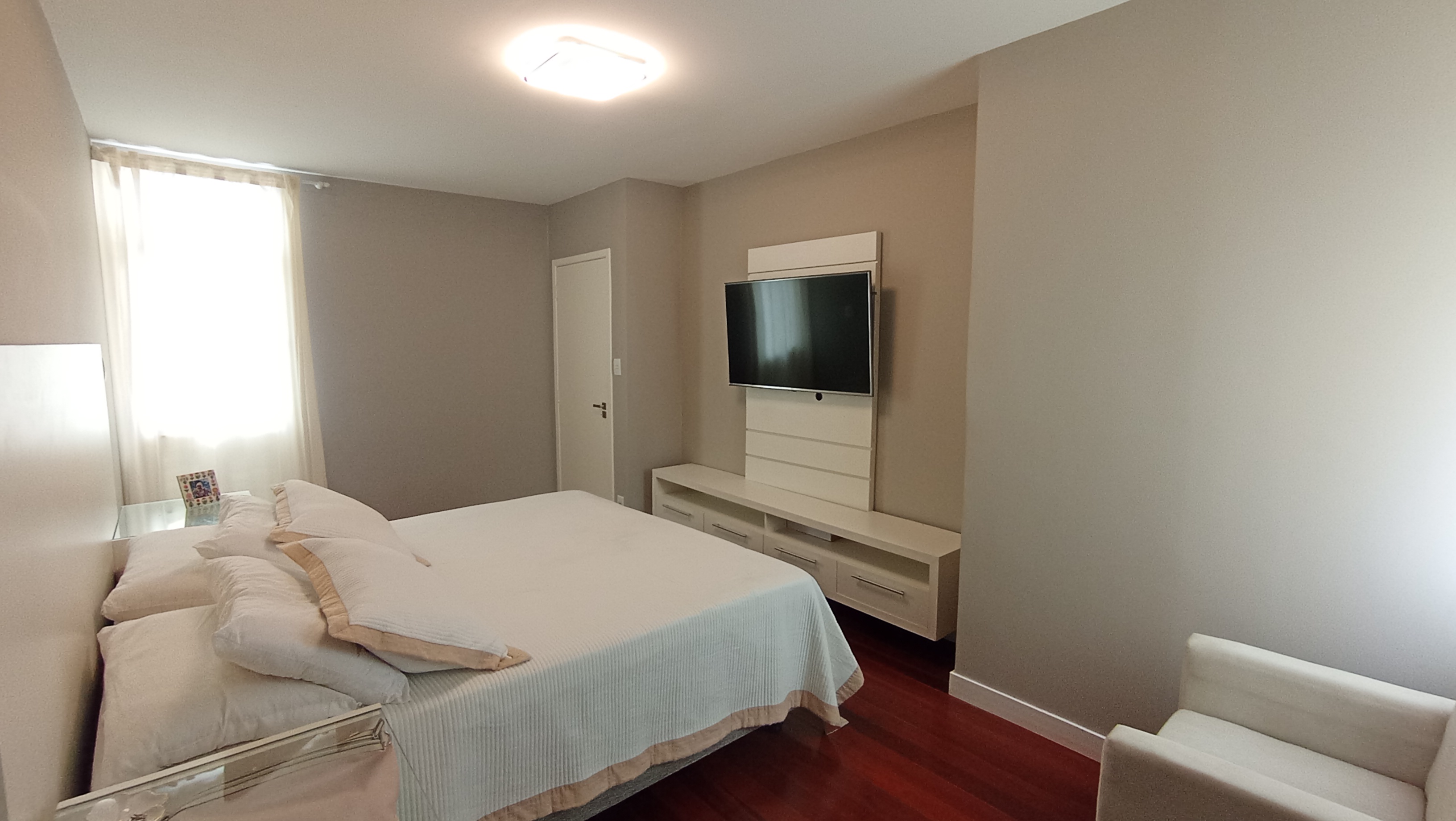 Casa à venda com 3 dormitórios no Condomínio Portal do Sol em Tremembé/SP.