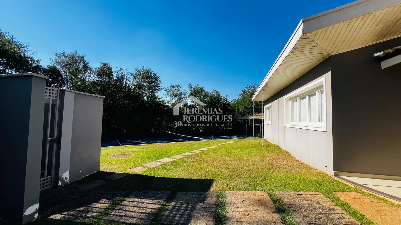 Casa para venda e locação com 6 dormitórios no Condomínio Chácaras Cataguá em Taubaté/SP.