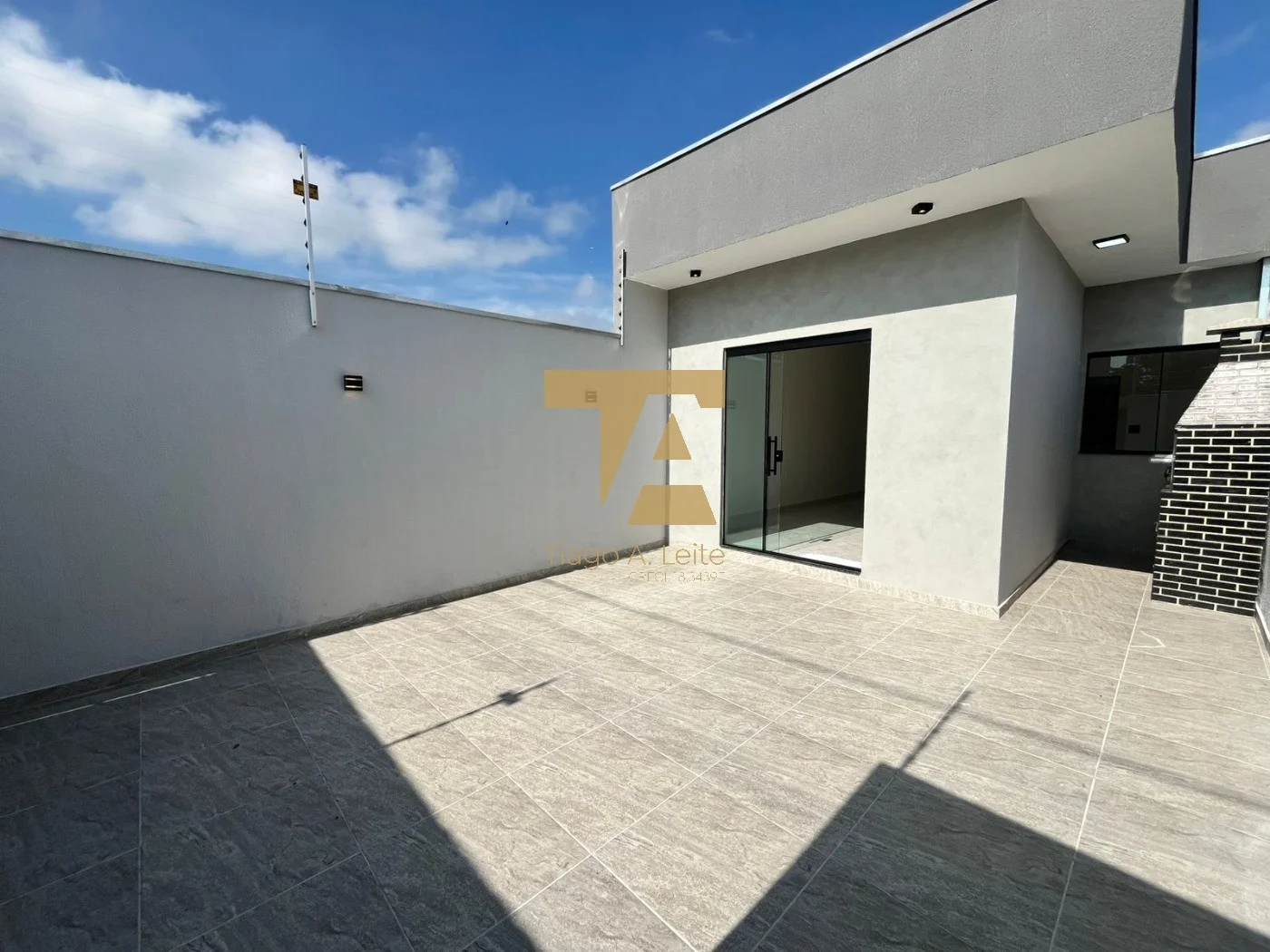 Casa no Portal dos Eucaliptos em Pindamonhangaba com suíte e closet