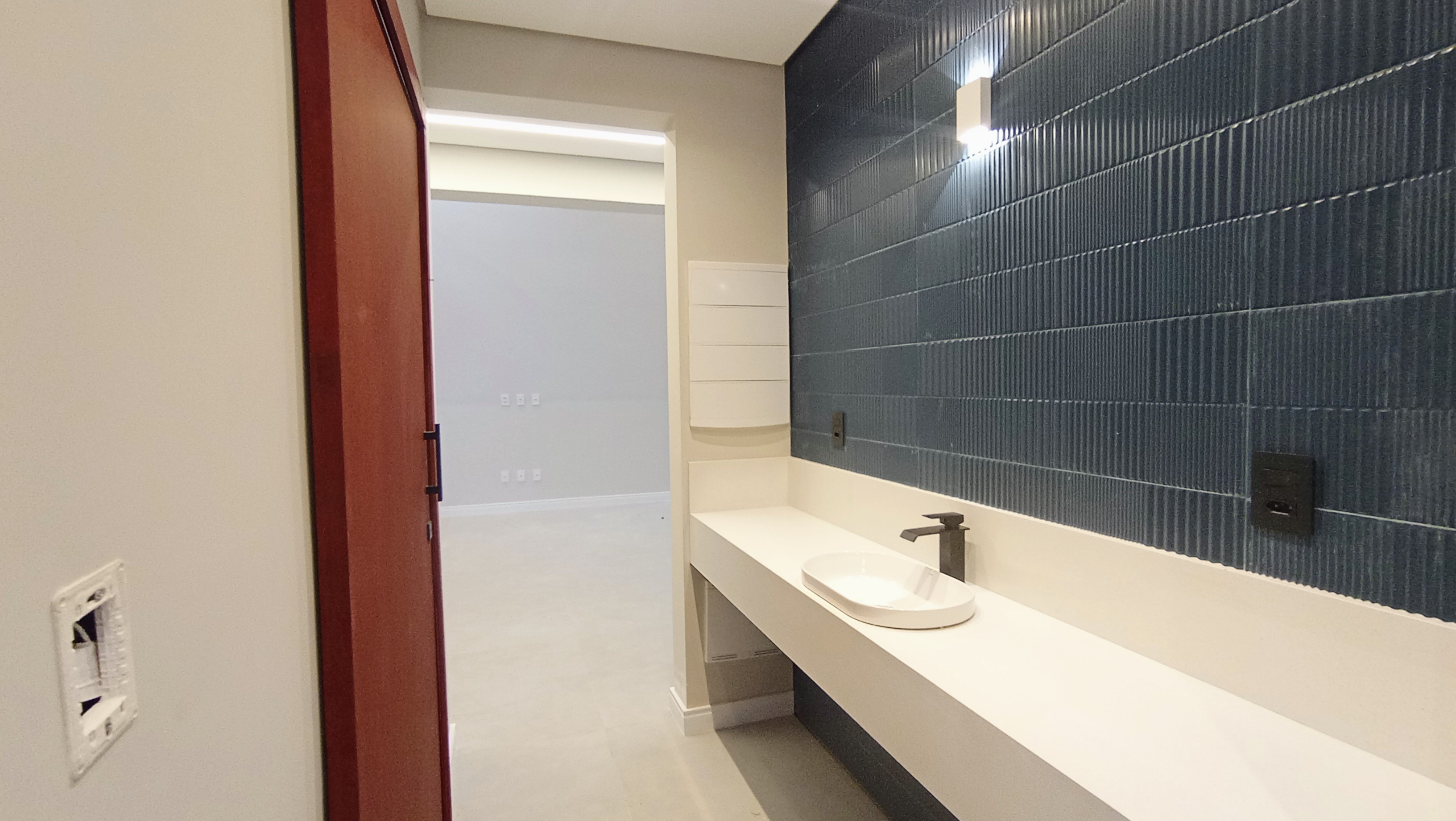 Casa à venda com 4 suítes no Condomínio Green Park em Taubaté/SP. 