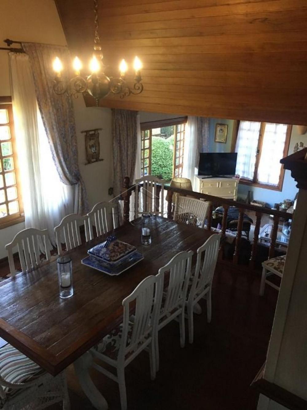 Casa à venda com 6 dormitórios no Alto Do Capivari em Campos do Jordão/SP.