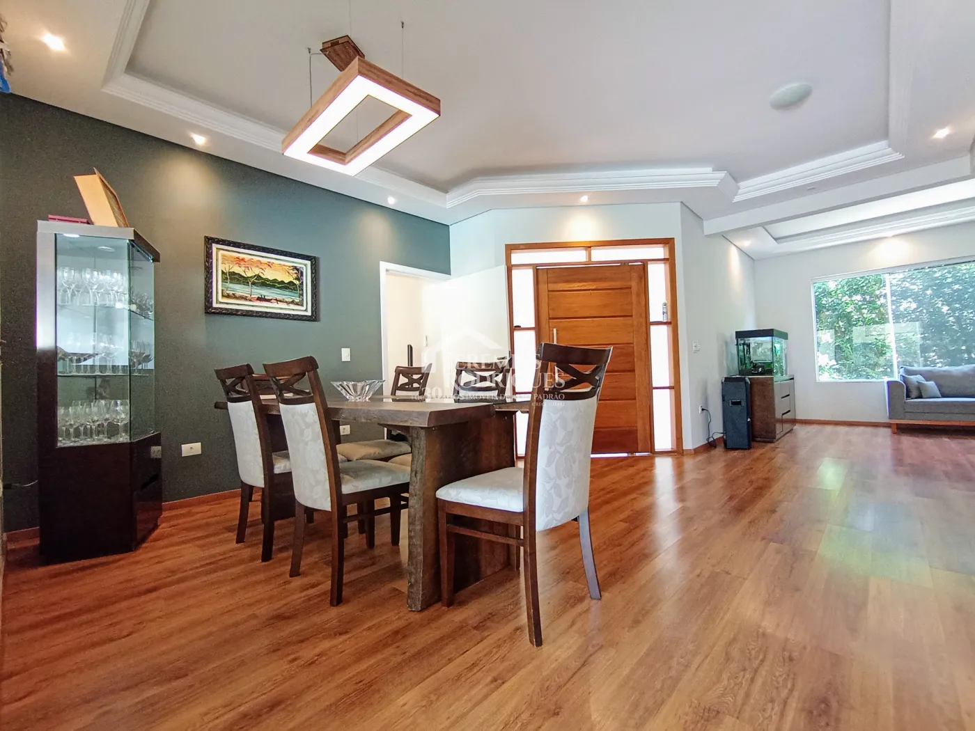 Casa à venda com 3 suítes no Condomínio Reserva dos Lagos em Pindamonhangaba/SP.