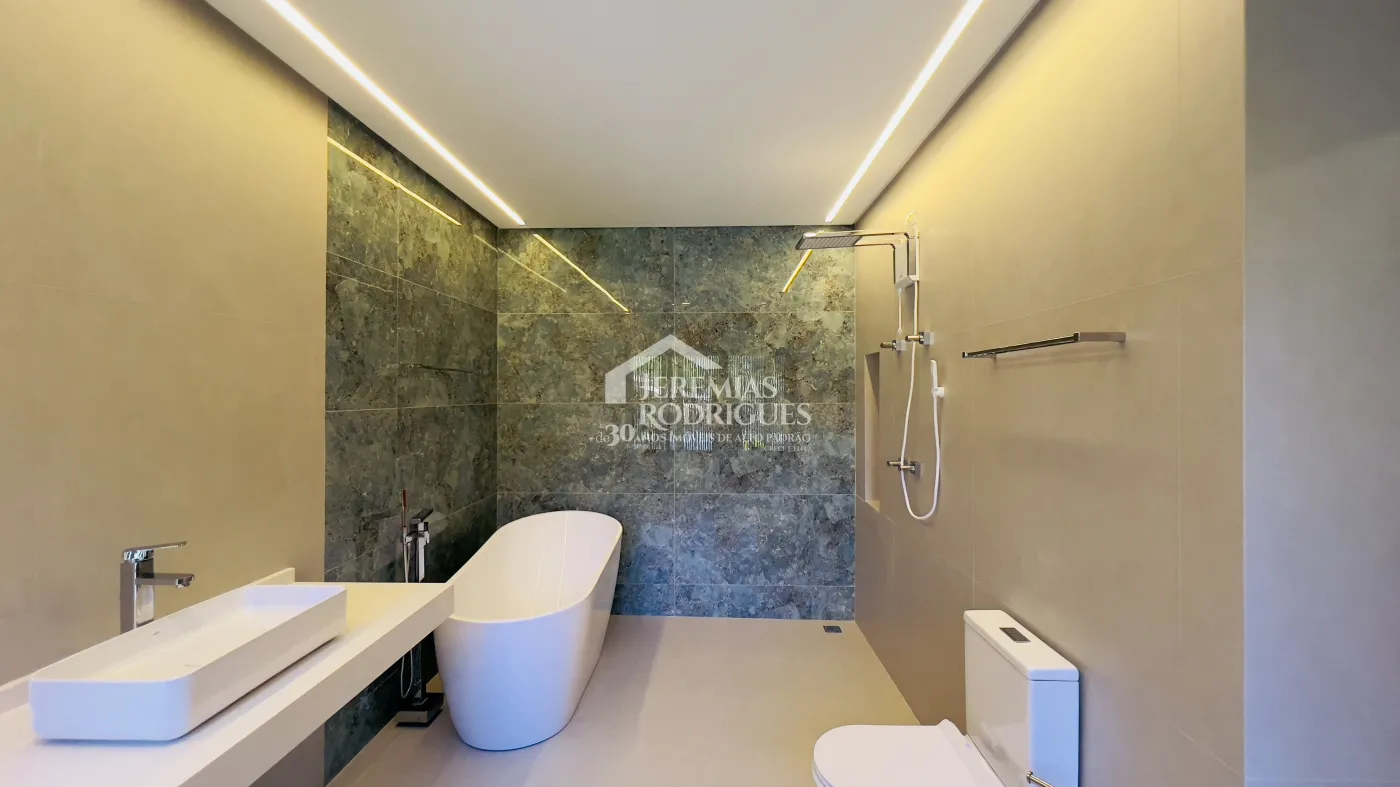 Casa à venda com 4 dormitórios no Condomínio Chácaras Cataguá em Taubaté/SP