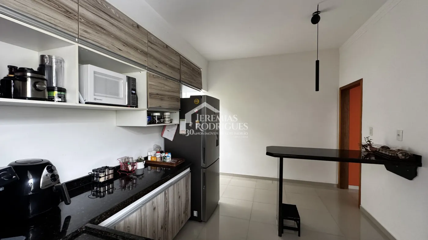 Casa à venda com 4 dormitórios no Condomínio Village do Sol em Pindamonhangaba/SP.