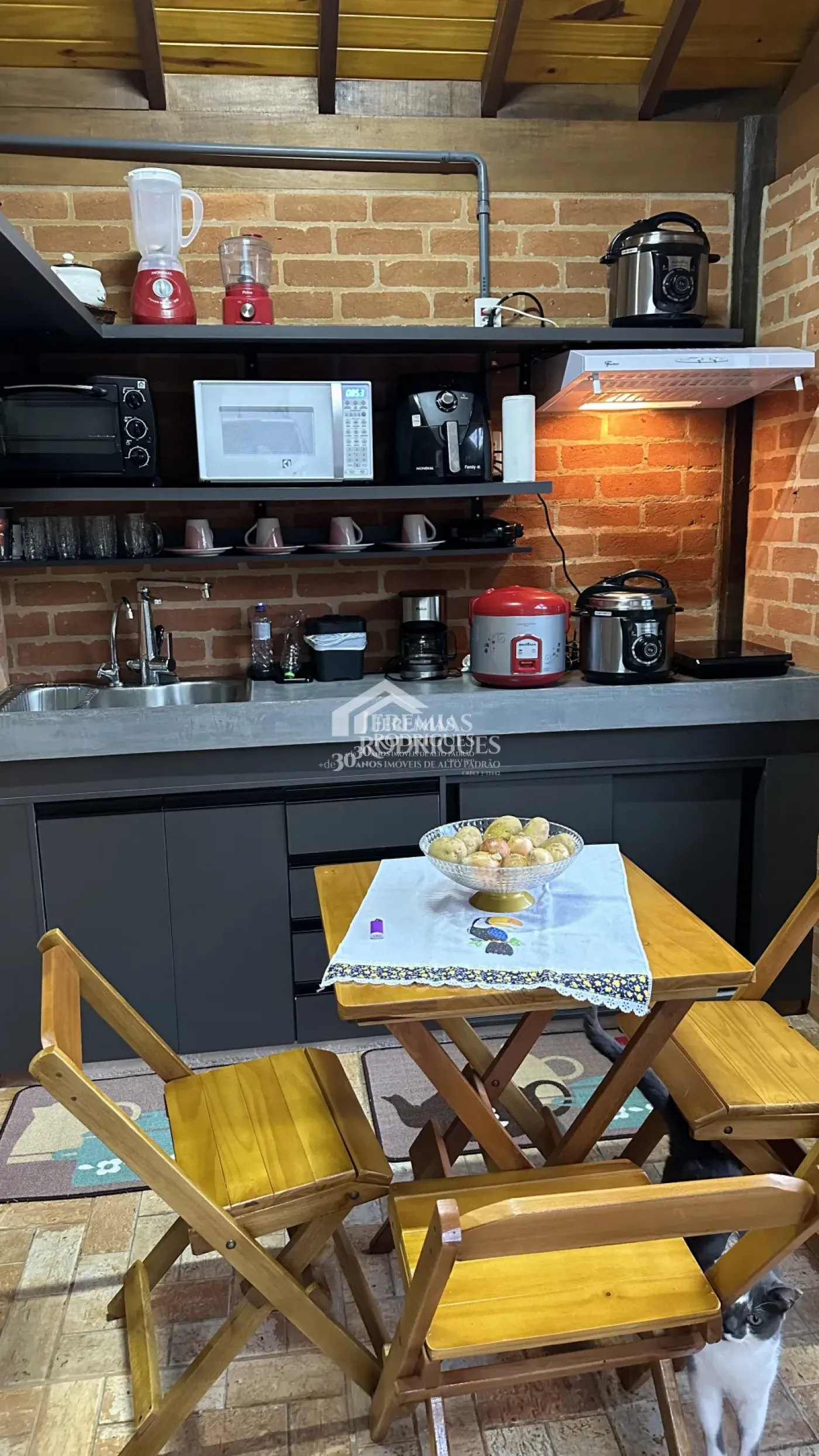 Casa à venda com 5 suítes no bairro Nova Capivari em Campos do Jordão/SP