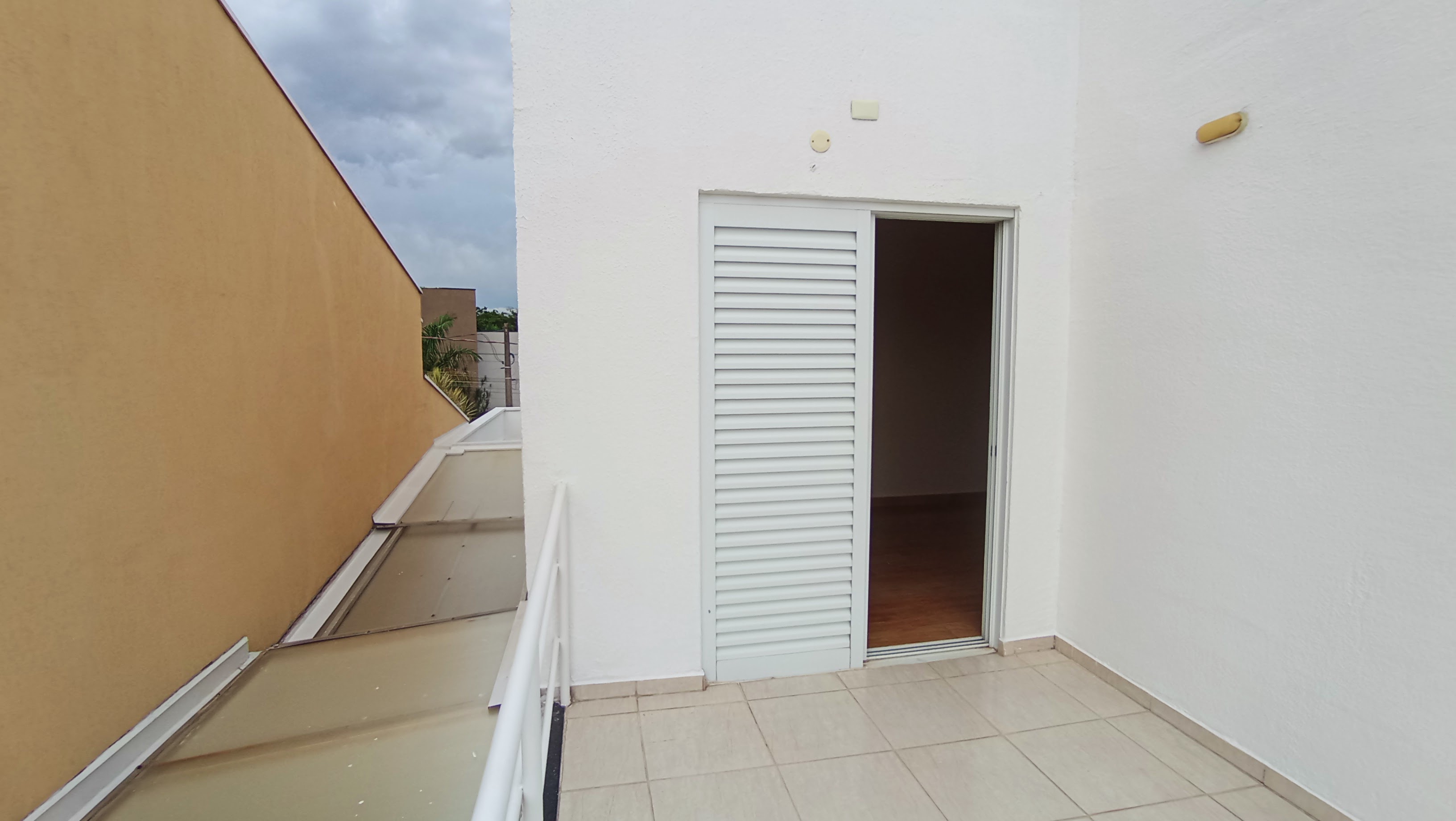 Casa para locação com 3 suítes no Condomínio Campos do Conde II - Chambord em Tremembé/SP.