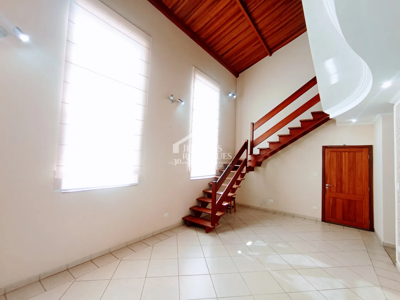 Casa à venda com 3 dormitórios no Condomínio Vale dos Príncipes em Taubaté/SP.