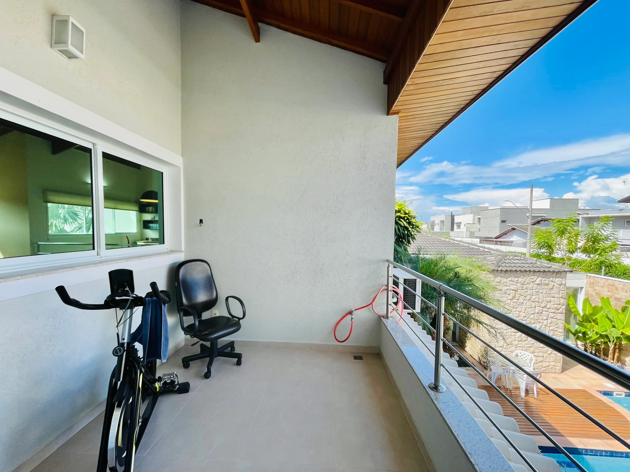 Casa à venda com 4 dormitórios no Condomínio Campos do Conde II em Tremembé/SP.