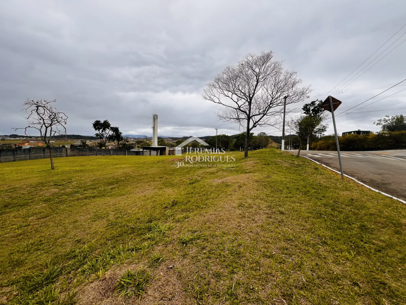 Terreno com 1.972 m² - Condomínio Chácara São Félix - Taubaté/SP.