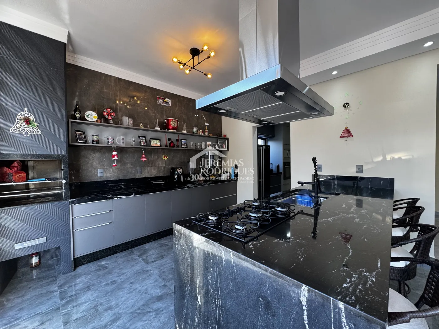Casa com 3 dormitórios, 267 m² - Condomínio Parque das Araucárias - Tremembé/SP.