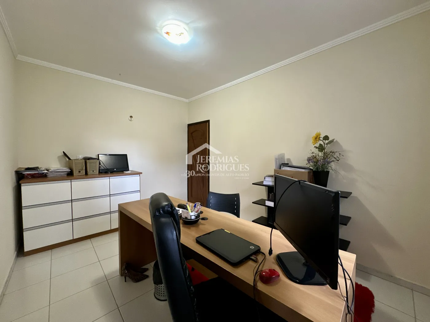 Casa comercial com 320 m² - Chácara Guizard - Taubaté/SP.