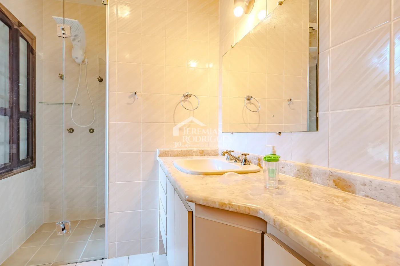 Mansão à venda com 7suítes no Condomínio Santa Rita em Ubatuba/SP.