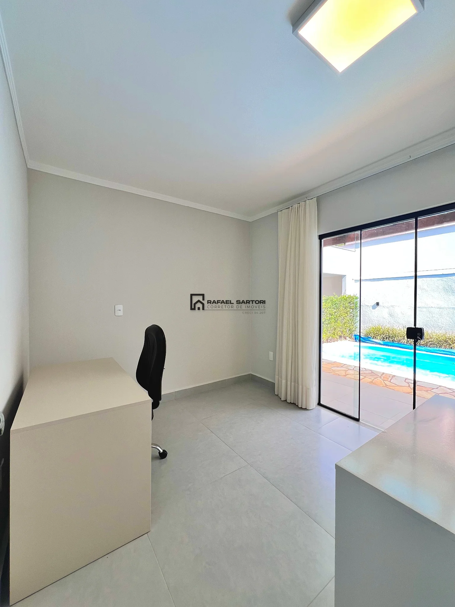 CASA MOBILIADA COM 03 SUITES NO AMIZADE