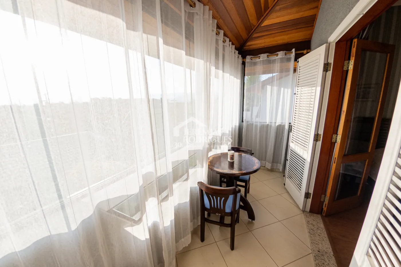 Casa à venda no Condomínio Colonial Village I em Pindamonhangaba/SP