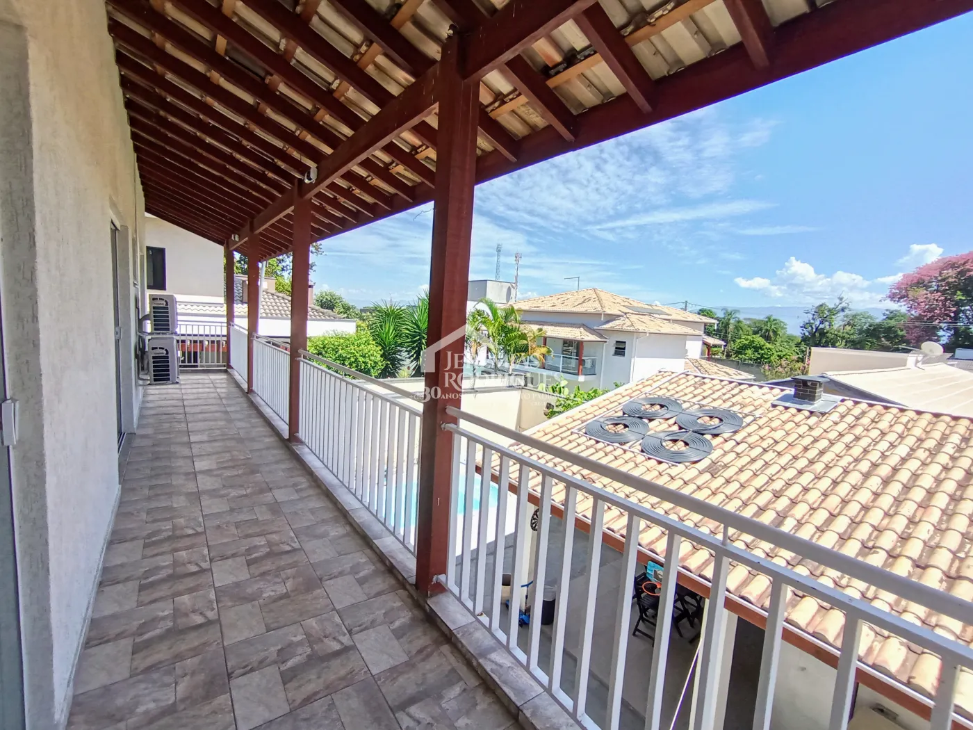 Casa à venda com 3 suítes no Condomínio Reserva dos Lagos em Pindamonhangaba/SP.