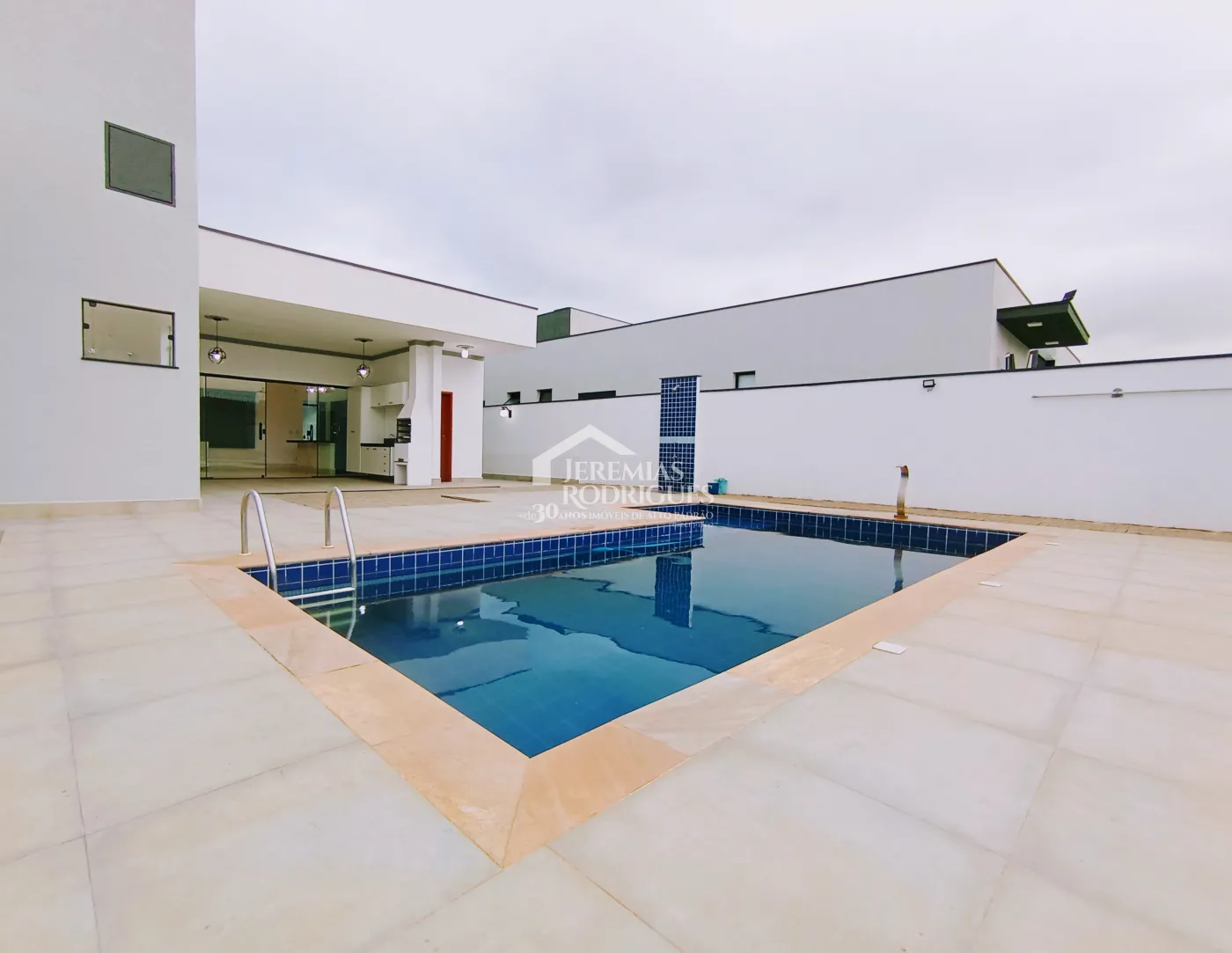 Casa para venda e locação com 3 dormitórios, no Condomínio Colonial Village II em Pindamonhangaba/SP