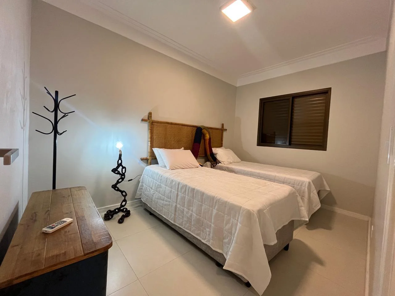 Apartamento à venda com 4 dormitórios, 260 m² no Edifício Recanto dos Nobres em Ubatuba/SP. 