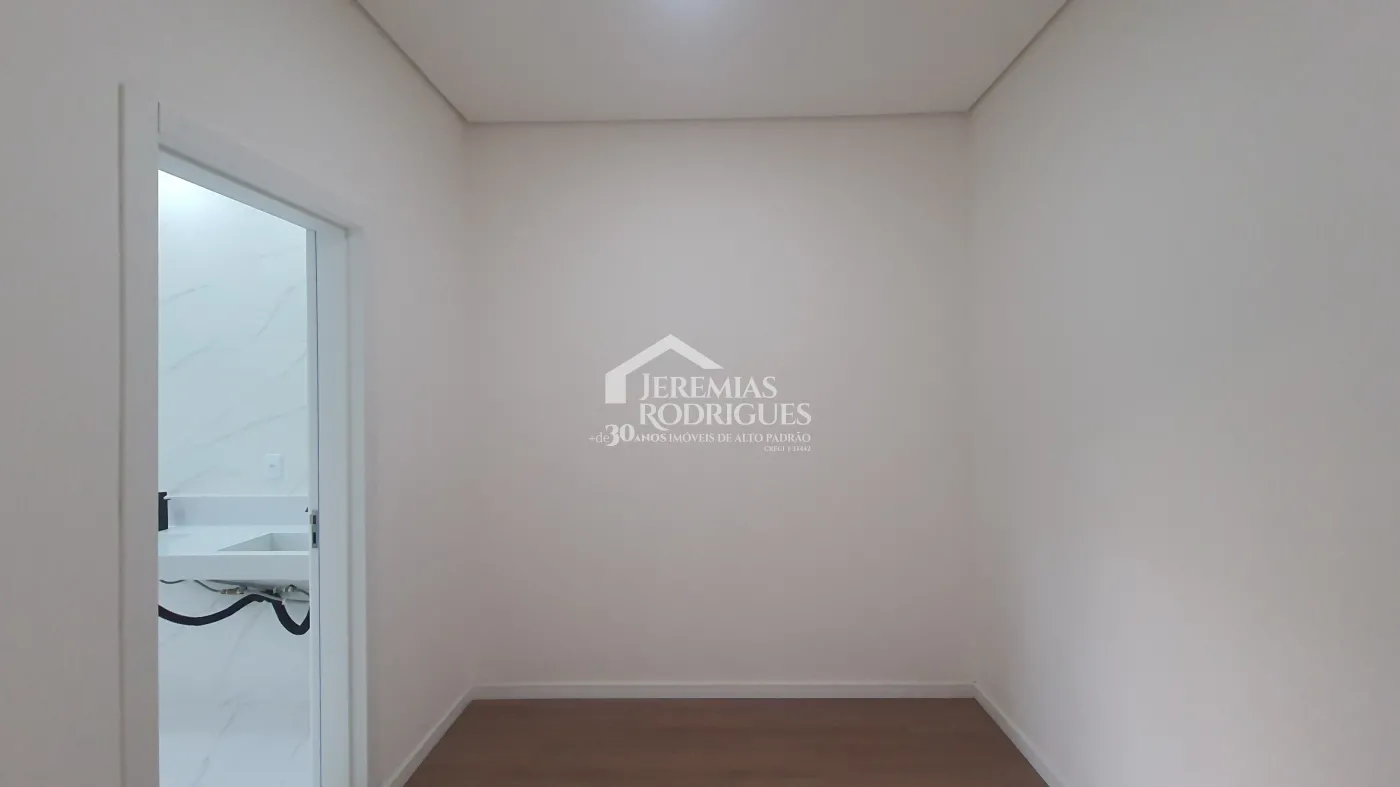 Casa à venda com 3 suítes no Condomínio Chácaras Cataguá em Taubaté/SP.