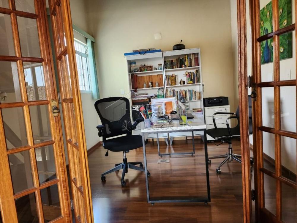 Casa à venda com 4 dormitórios no bairro Alto do Tabaú em  Pindamonhangaba/SP.