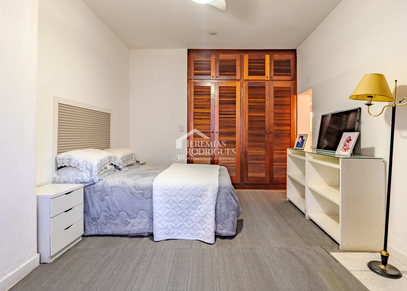 A Imobiliária Jeremias Rodrigues Imóveis de Alto Padrão disponibiliza para venda essa casa no Condomínio Morada do Visconde em Tremembé/SP.