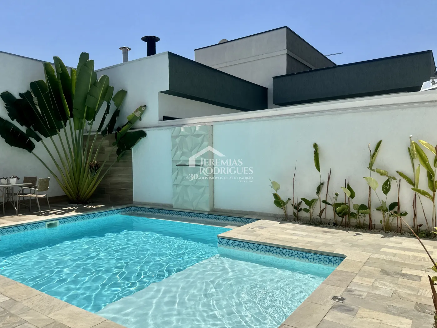 Casa para venda e locação com 3 dormitórios no Condomínio Tecoara em Taubaté/SP.