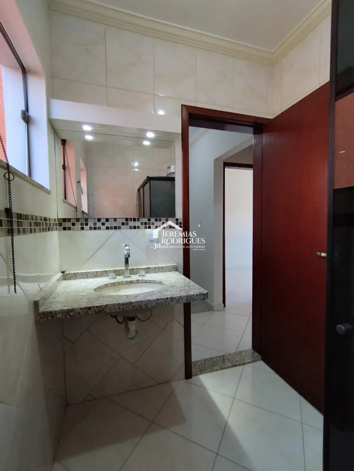 Casa à venda com 4 dormitórios no bairro Alto do Cardoso em Pindamonhangaba/SP.
