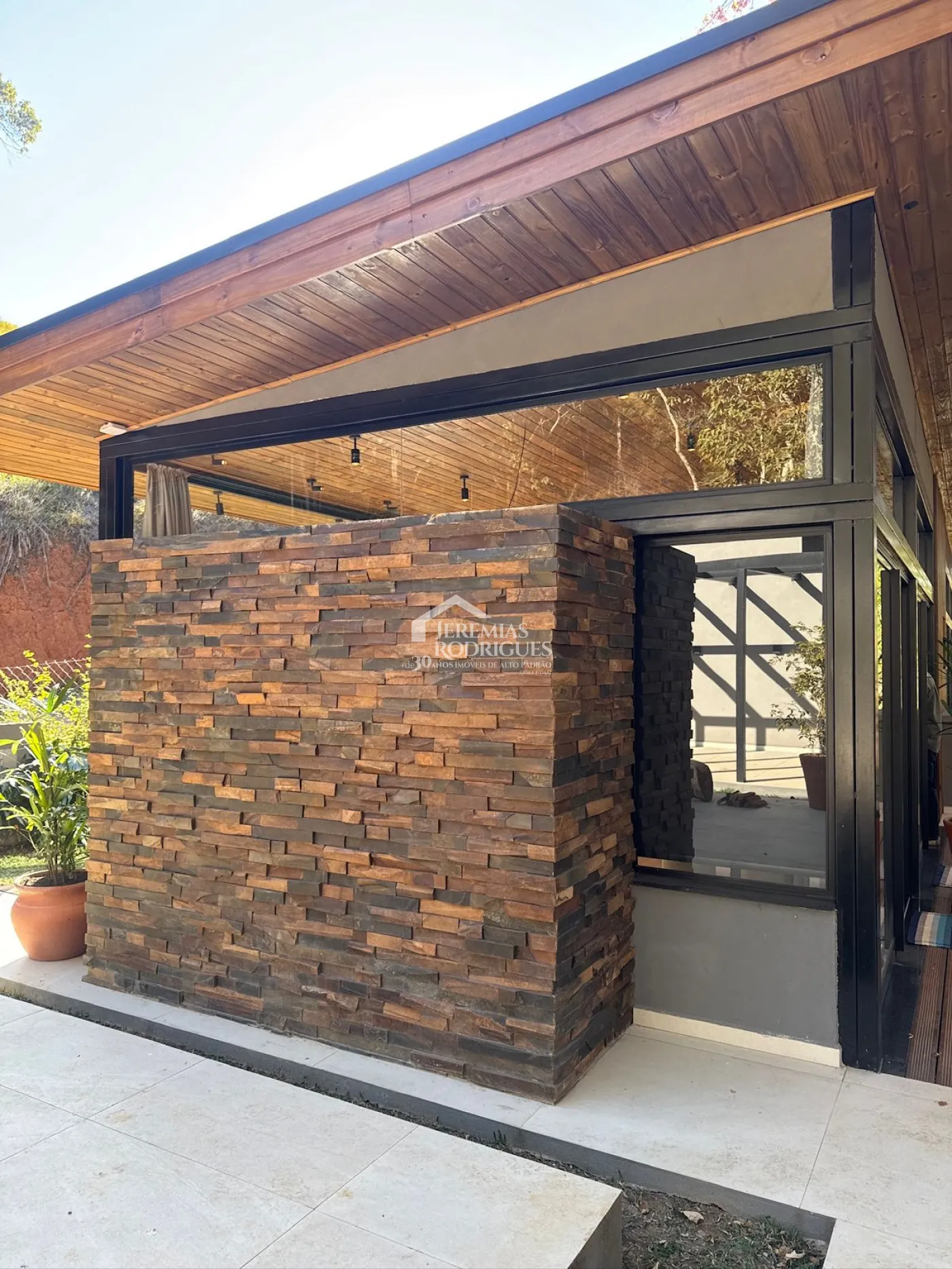 Casa à venda com 2 dormitórios no Condomínio Villagio Santa Cruz em Santo Antônio do Pinhal/SP.