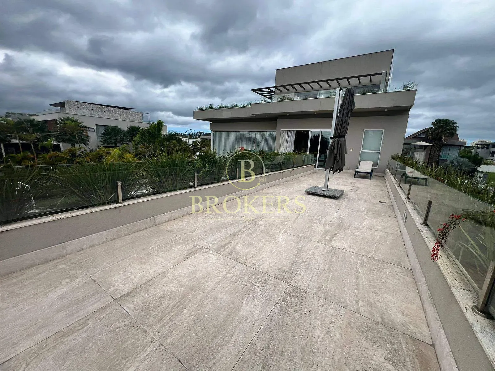 Luxo e sofisticação no Alphaville: Casa triplex mobiliada com 6 suítes, SPA e campo de futebol priv — foto 26