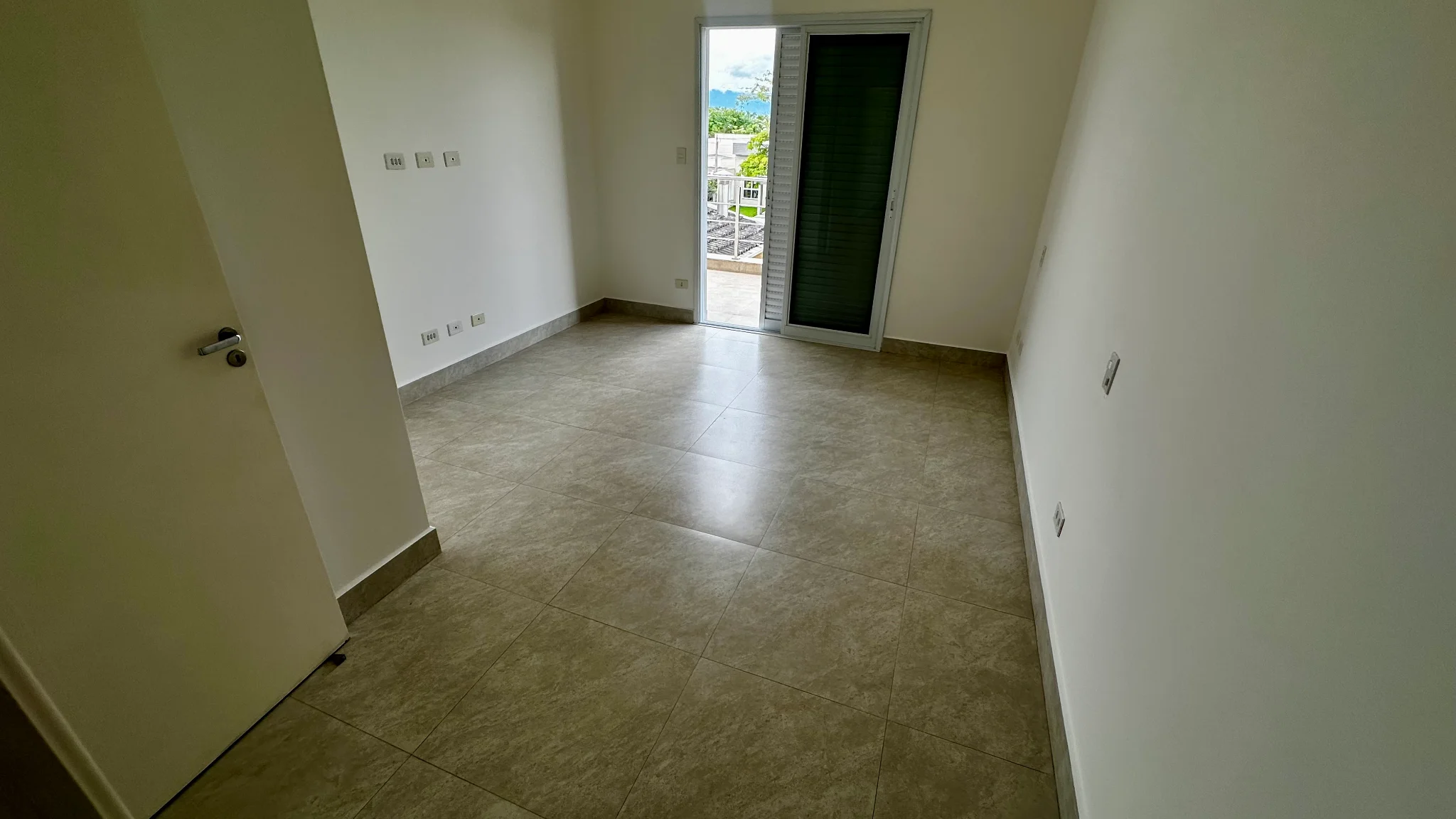 Casa para locação com 4 dormitórios no Campos do Conde II em Tremembé/SP. 