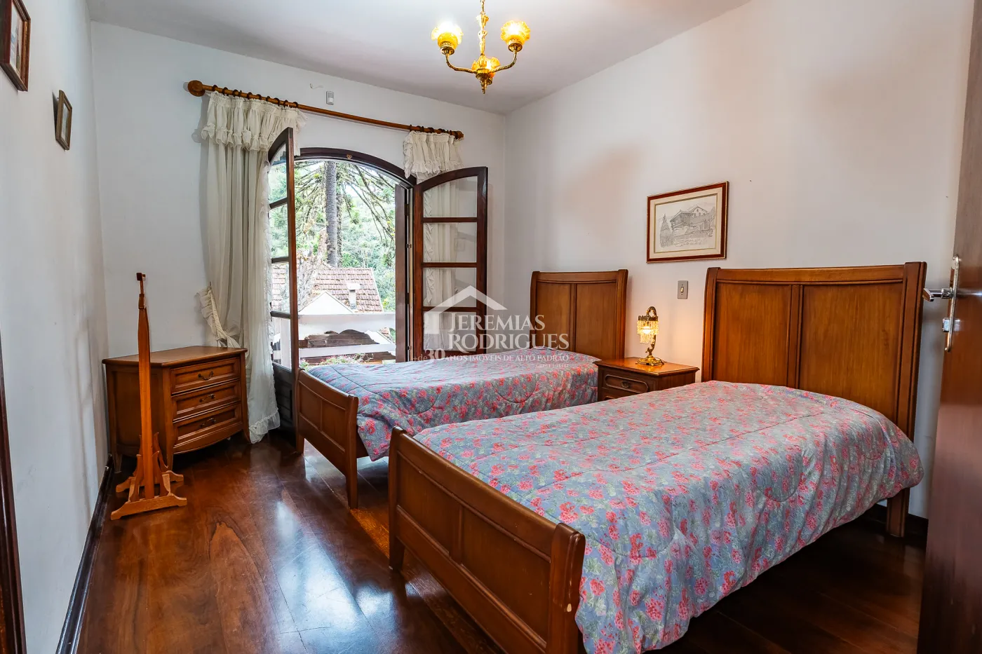 Casa com 7 dormitórios, 924 m² - Recanto das Araucárias - Campos do Jordão/SP
