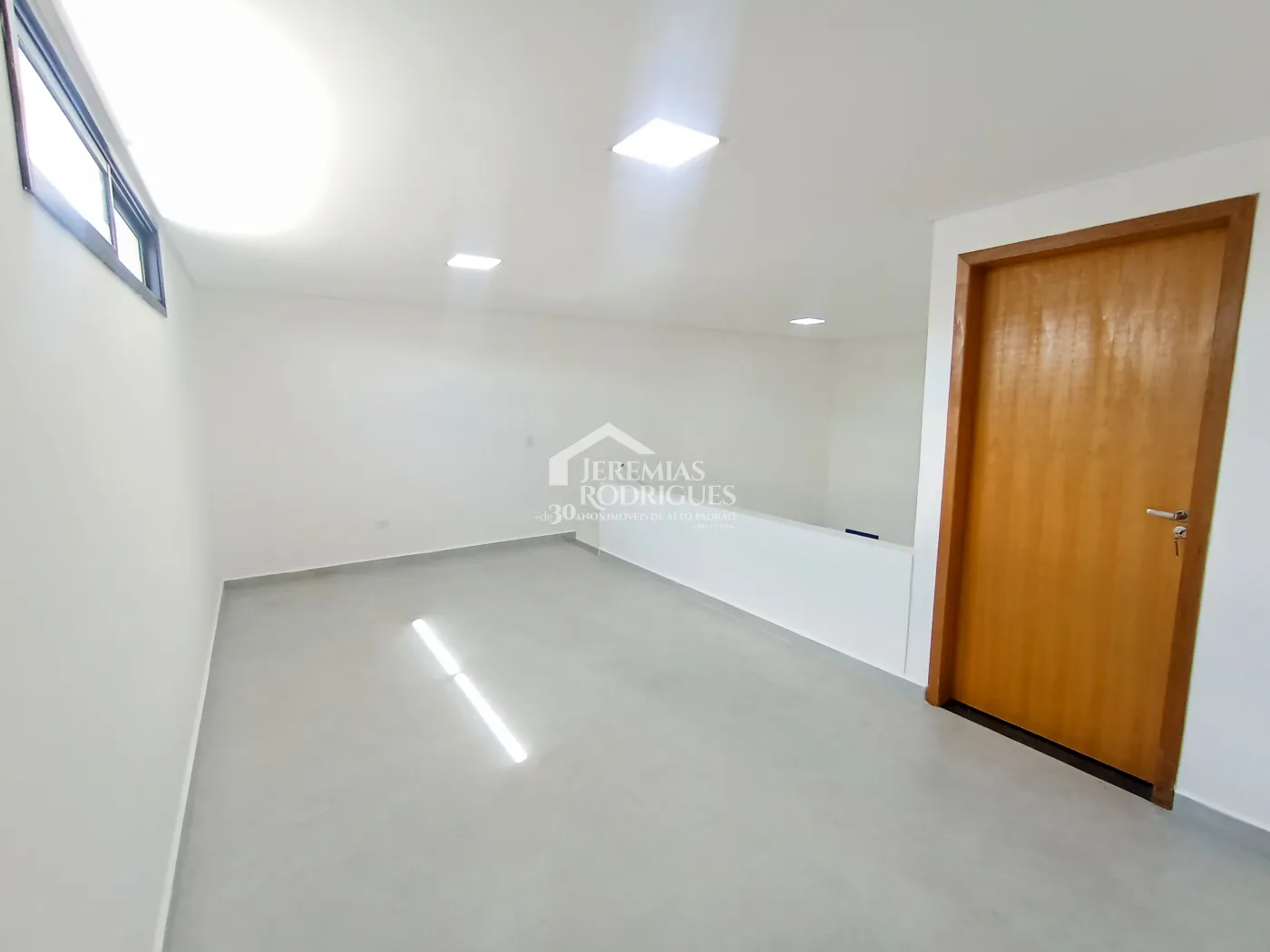 Casa à venda com 3 suítes no Condomínio Campos do Conde II em Tremembé/SP.