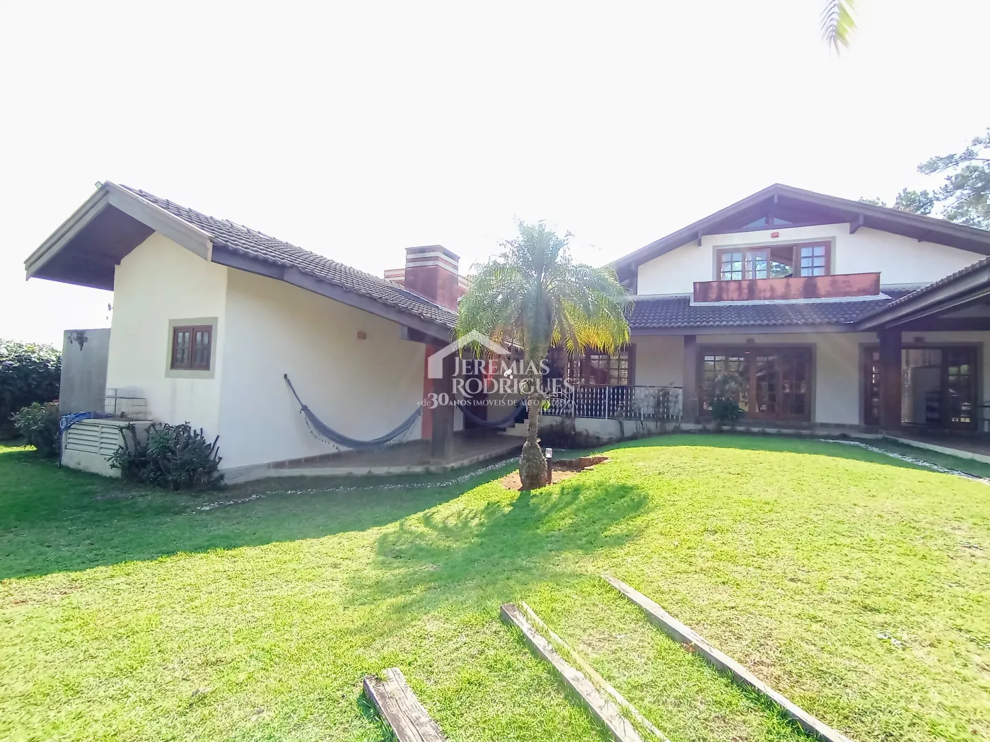 Casa à venda com 3 dormitórios no Condomínio Chácaras Cataguá em Taubaté/SP