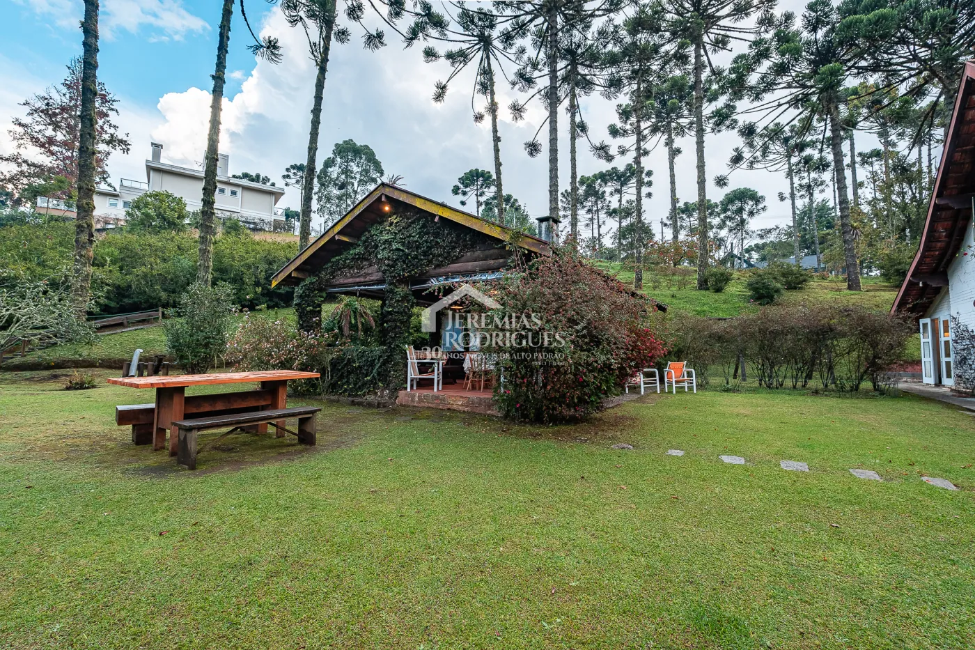 Casa com 9 dormitórios, 694 m² - Condomínio Reserva Figueiredo - Campos do Jordão/SP