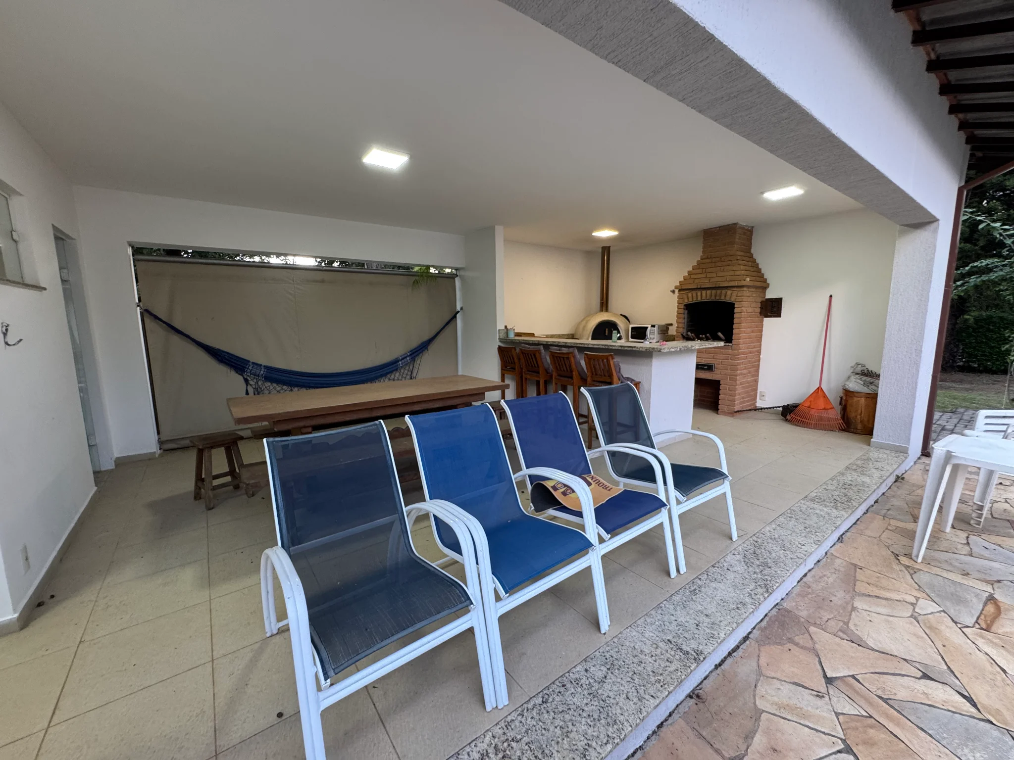 Casa à venda com 5 dormitórios no Condomínio Villlage Paineiras em Pindamonhangaba/SP. 