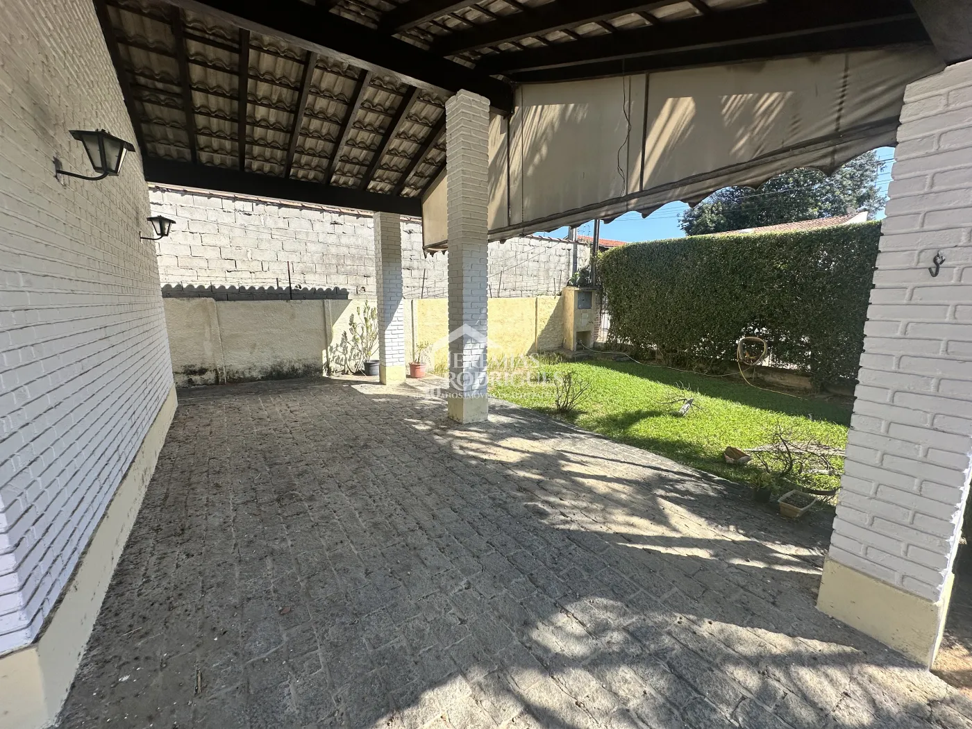 Casa para venda com 3 dormitórios no bairro Lessa em Pindamonhangaba/SP