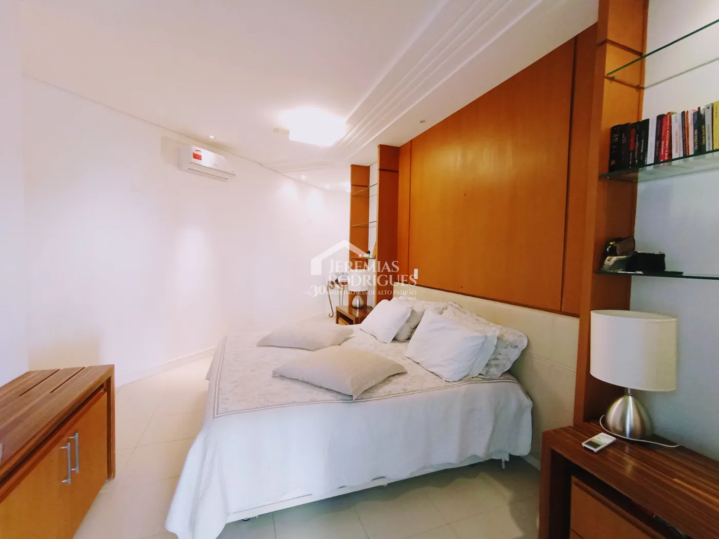 Casa à venda com 4 dormitórios no Condomínio Taubaté Village em Taubaté/SP.