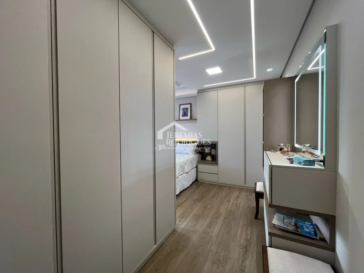 Apartamento à venda com 3 suítes, 142 m² no Condomínio Grand Terrace em Taubaté/SP.