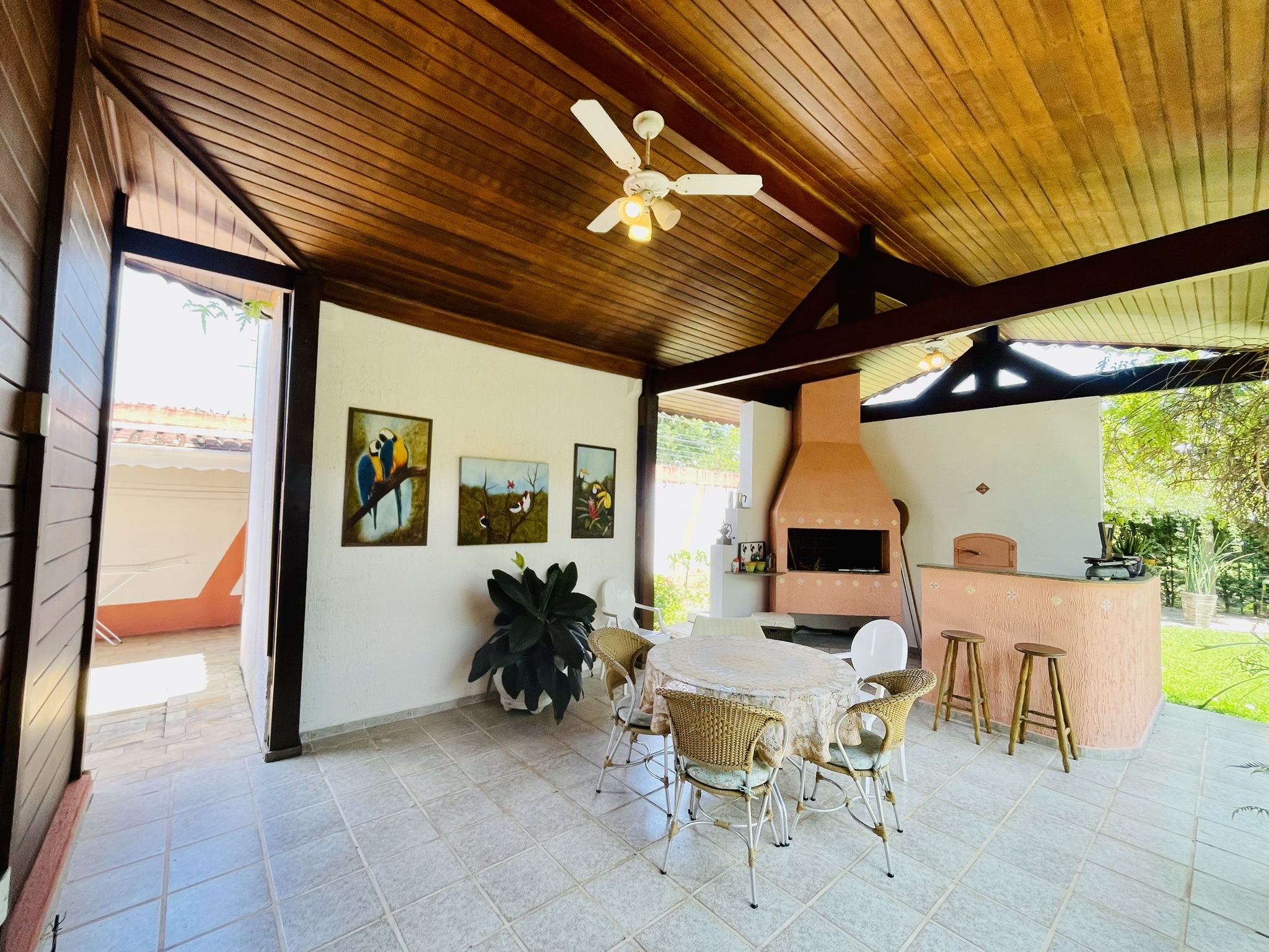 Casa à venda com 4 dormitórios no Condomínio Vale do Sol em Tremembé/SP.
