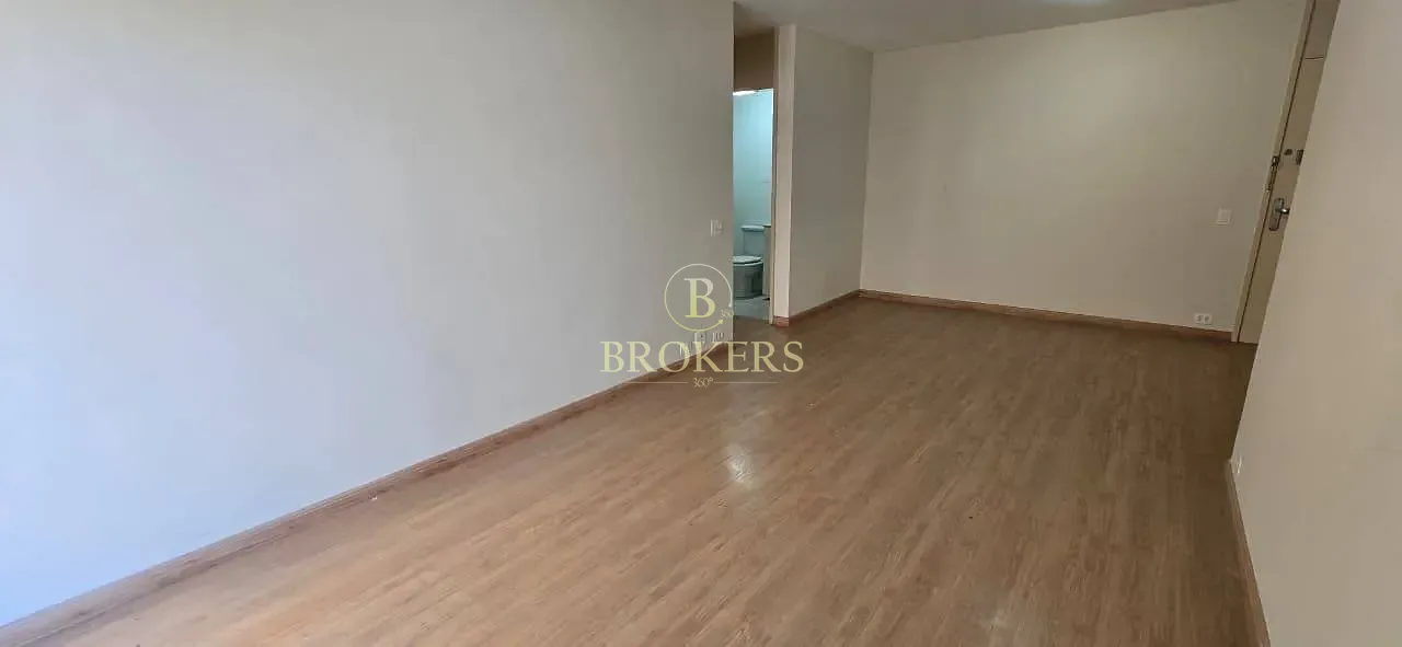Apartamento à venda, Flamengo - Av Oswaldo Cruz - Varanda, quarto, cozinha e dependência completa -