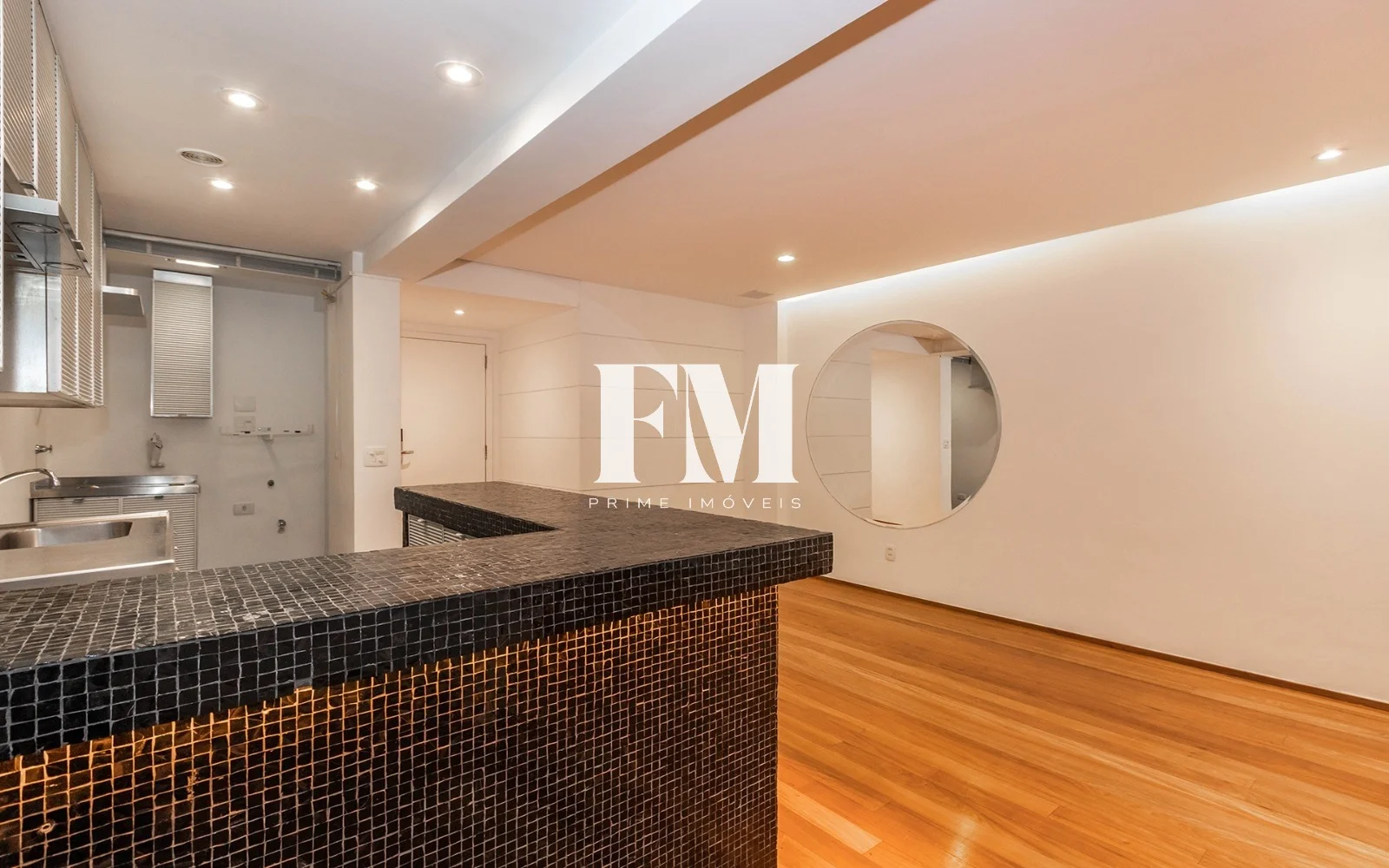 Leblon | Rua Aperana | 2 Quartos (1 Suíte) | 79m² com Varanda e Vaga a Poucos Metros da Praia - foto 11