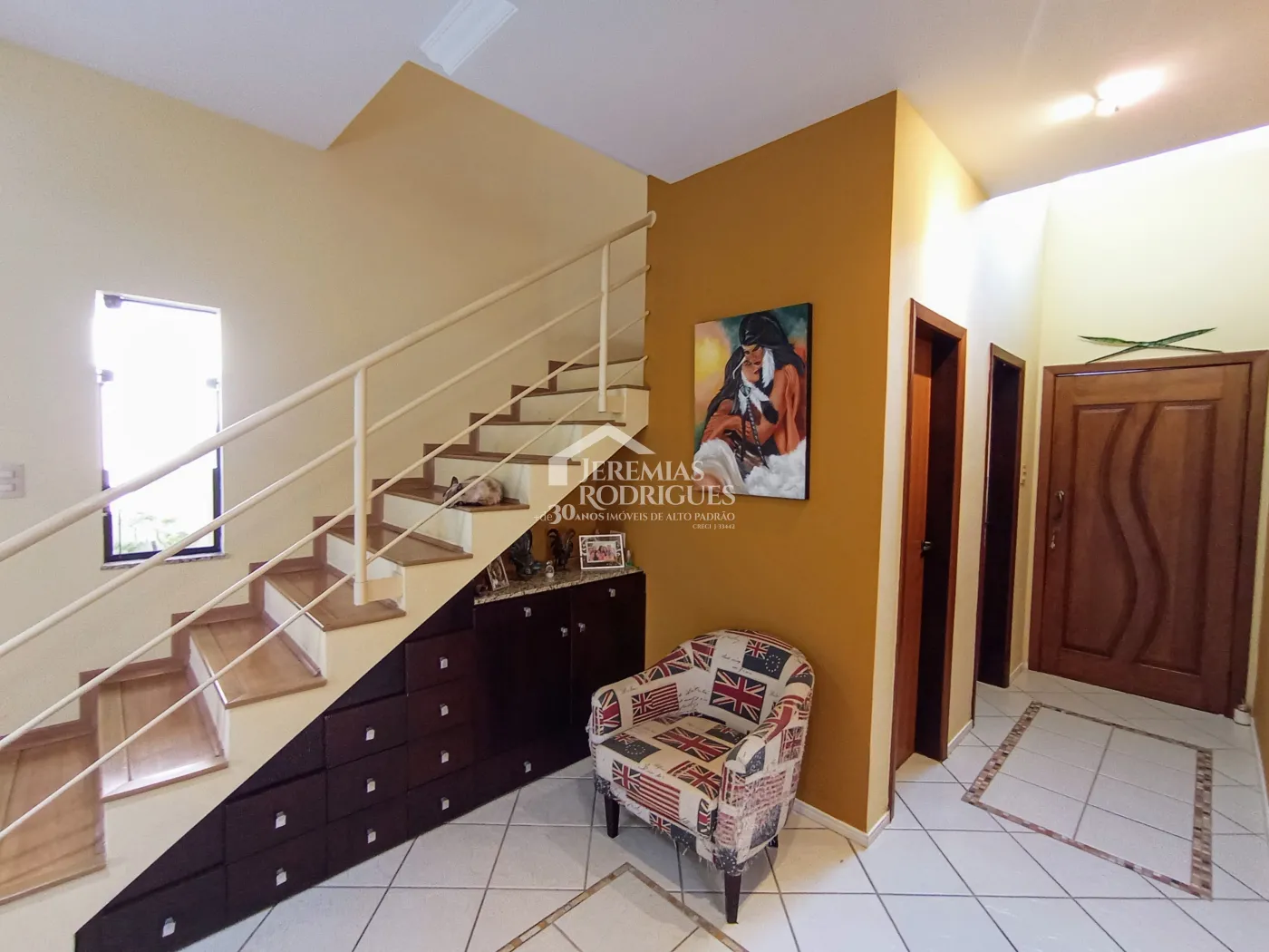 Casa assobradada à venda com 3 suítes no Condomínio Fortaleza em Taubaté/SP.