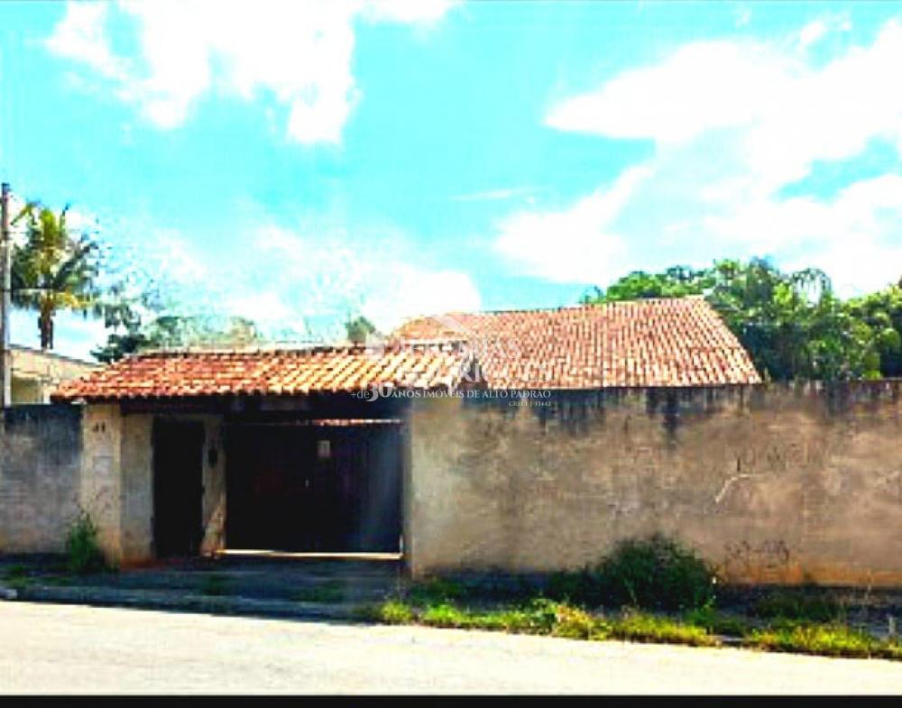 Espetacular casa térrea com piscina, quintal amplo e ótima localização - Pindamonhangaba/SP