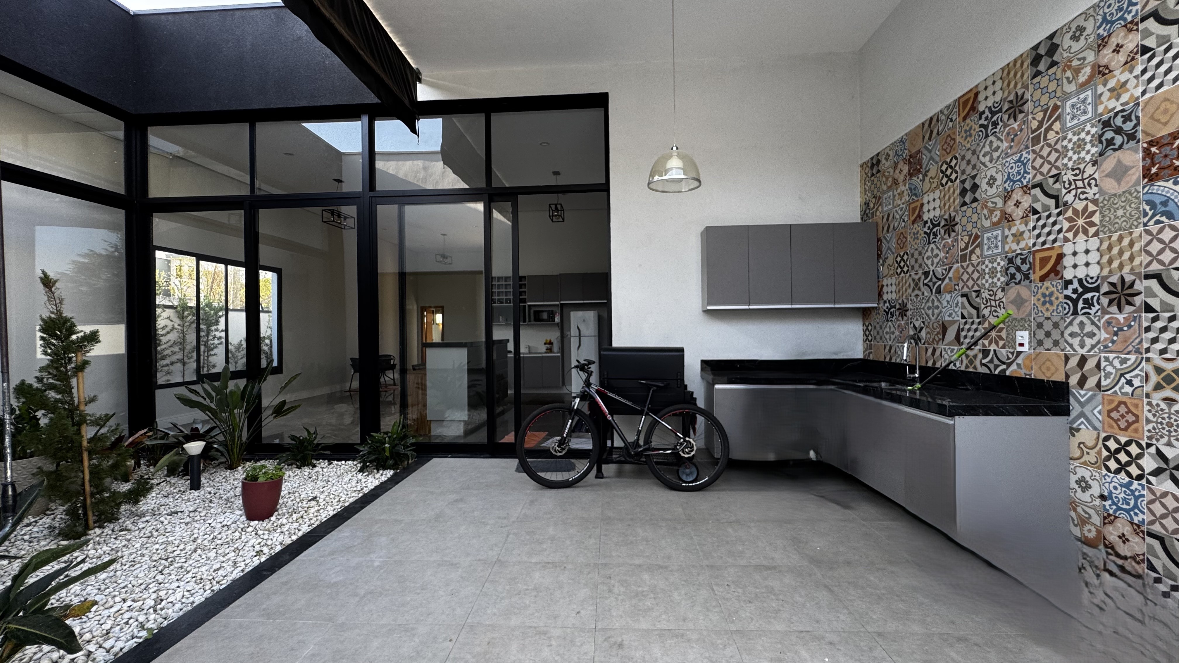 Casa para venda e locação com 3 suítes no Condomínio Reserva dos Lagos em Pindamonhangaba/SP.